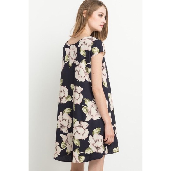 🎉HP🎉 Navy Floral Short Sleeve Dress With Pockets - Picture 3 of 6